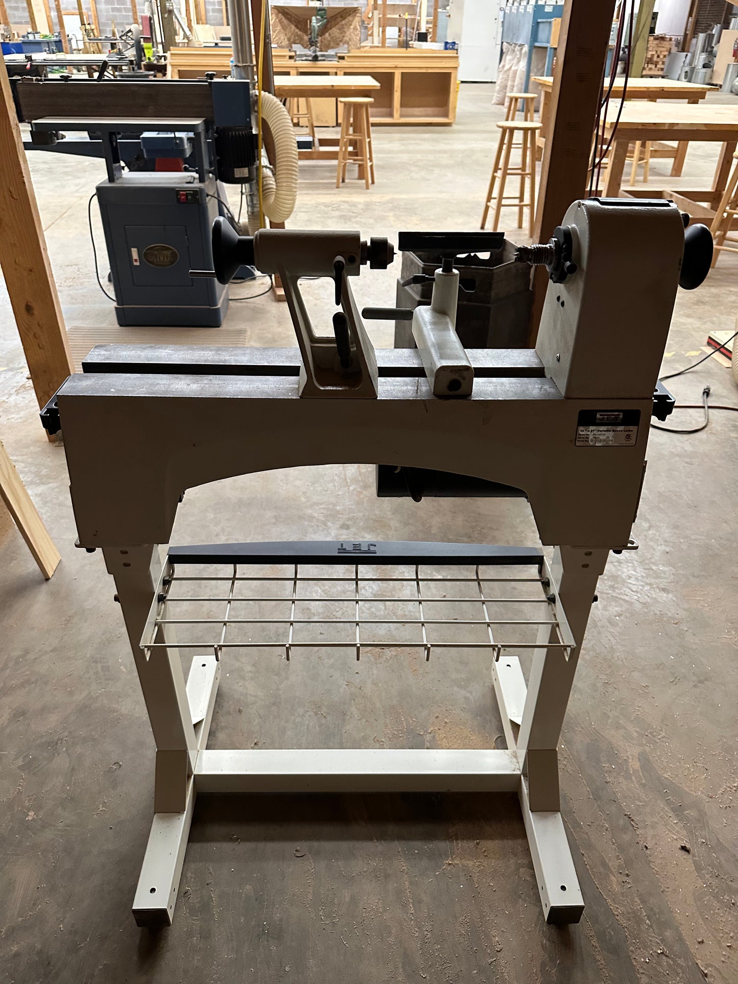 Jet JWL-1221VS 12'' x 21'' Variable Speed Bench Wood Lathe