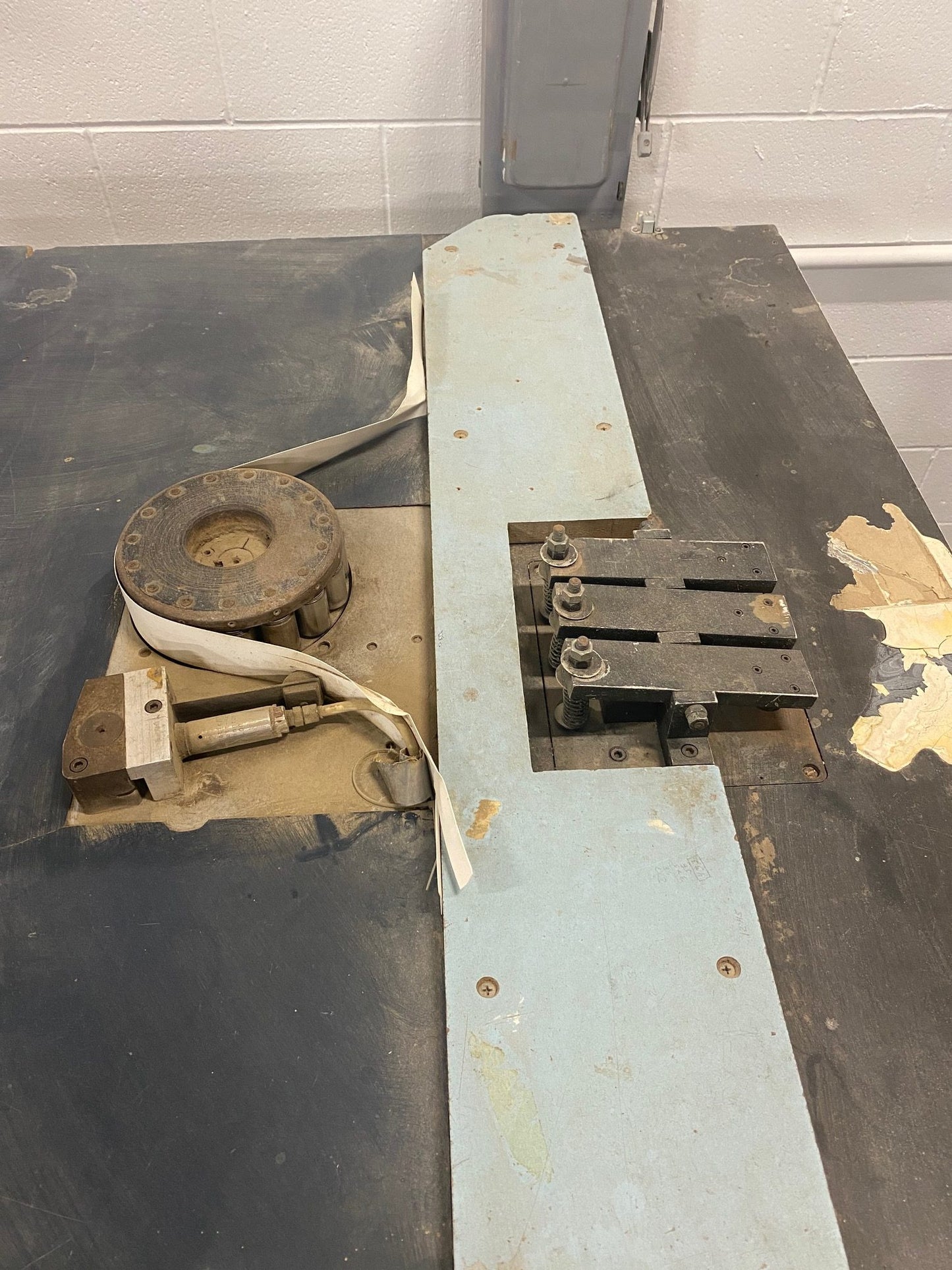 UMT T-MOLD AIR HAMMER CUTTER MACHINE