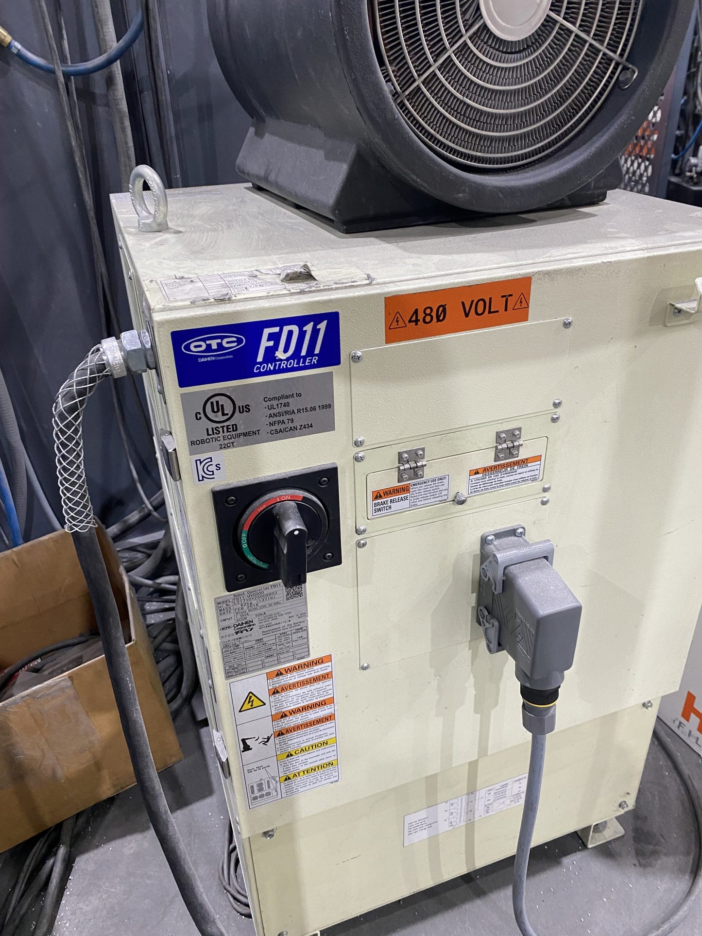 OTC Welding Robot with Controlling Center & Weld Cell