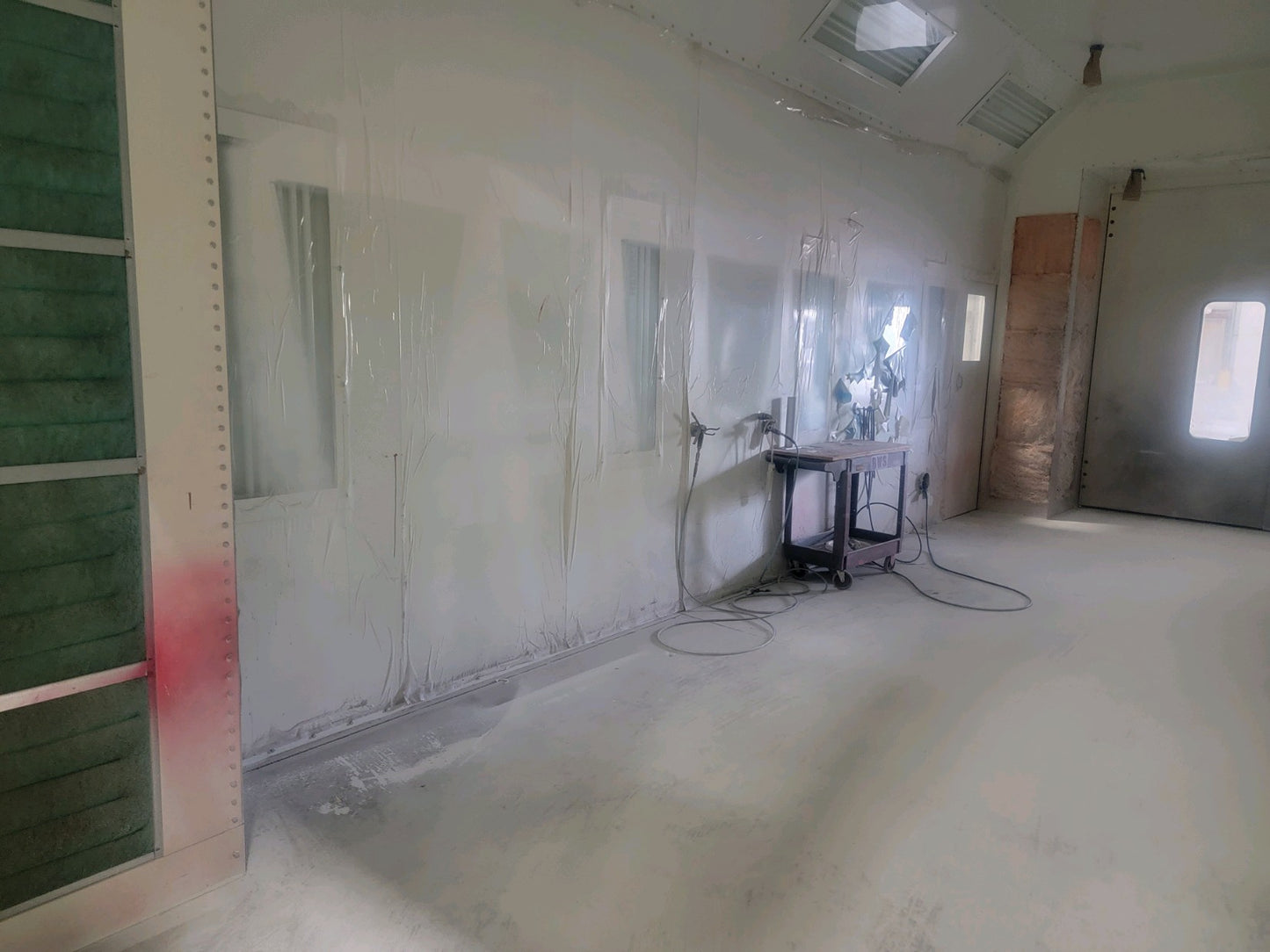 2019 Global Finishing Systems Crossdraft Pressurized Spray Booth - Michigan