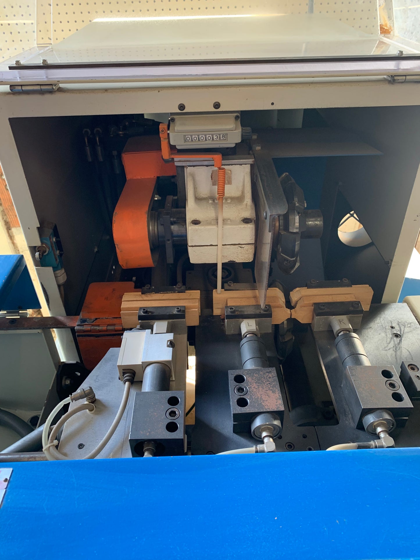 OMGA Notching Machine TI 88 (2002) - California