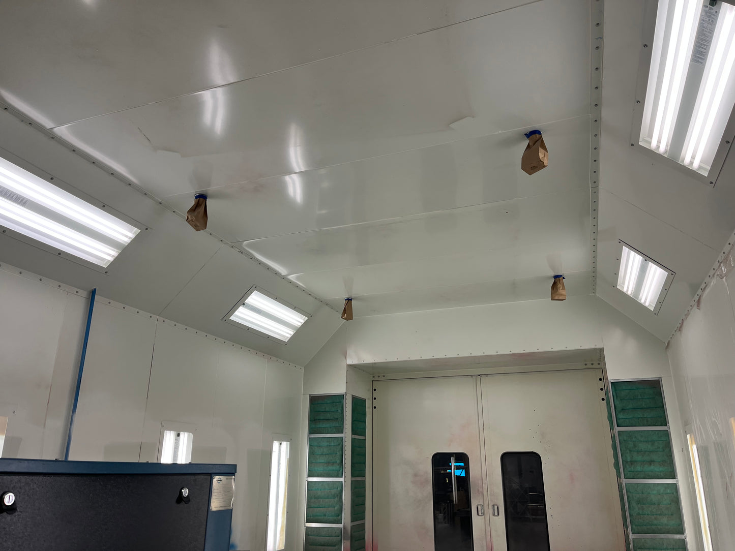 2019 Global Finishing Systems Crossdraft Pressurized Spray Booth - Michigan