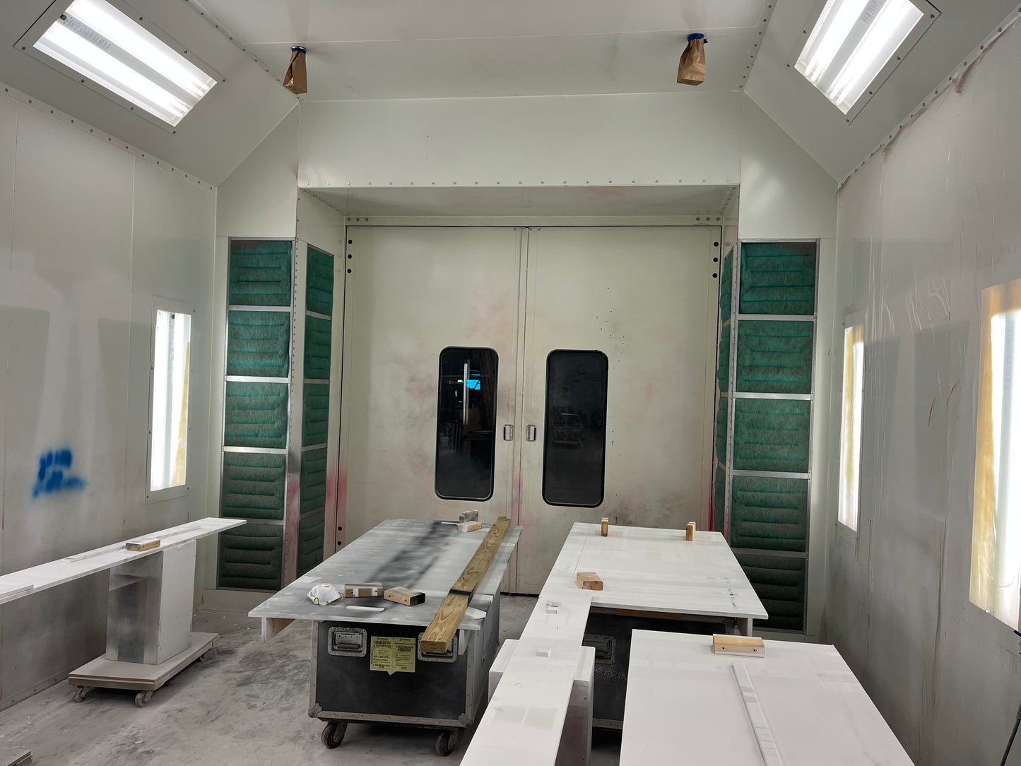 2019 Global Finishing Systems Crossdraft Pressurized Spray Booth - Michigan