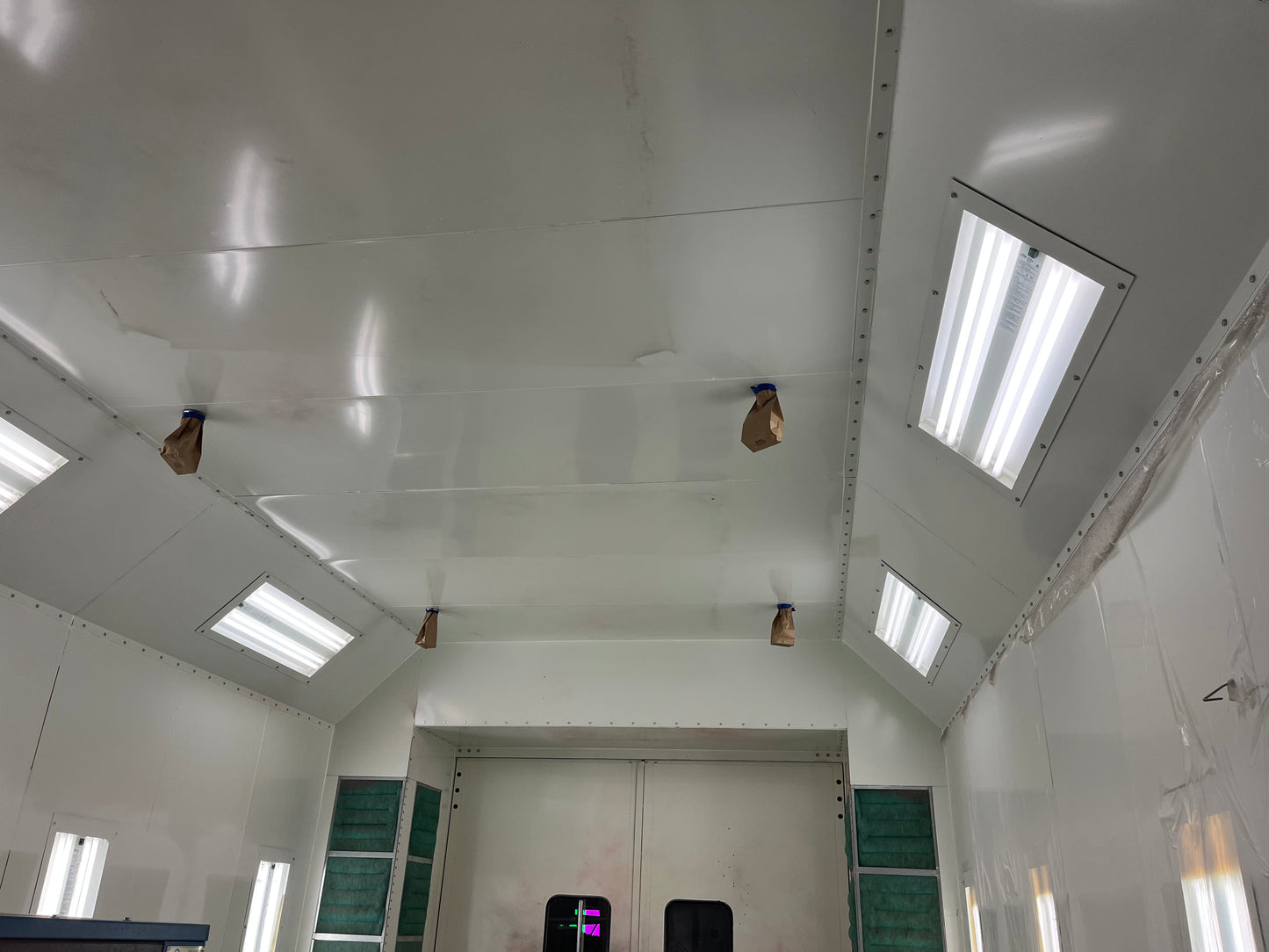 2019 Global Finishing Systems Crossdraft Pressurized Spray Booth - Michigan