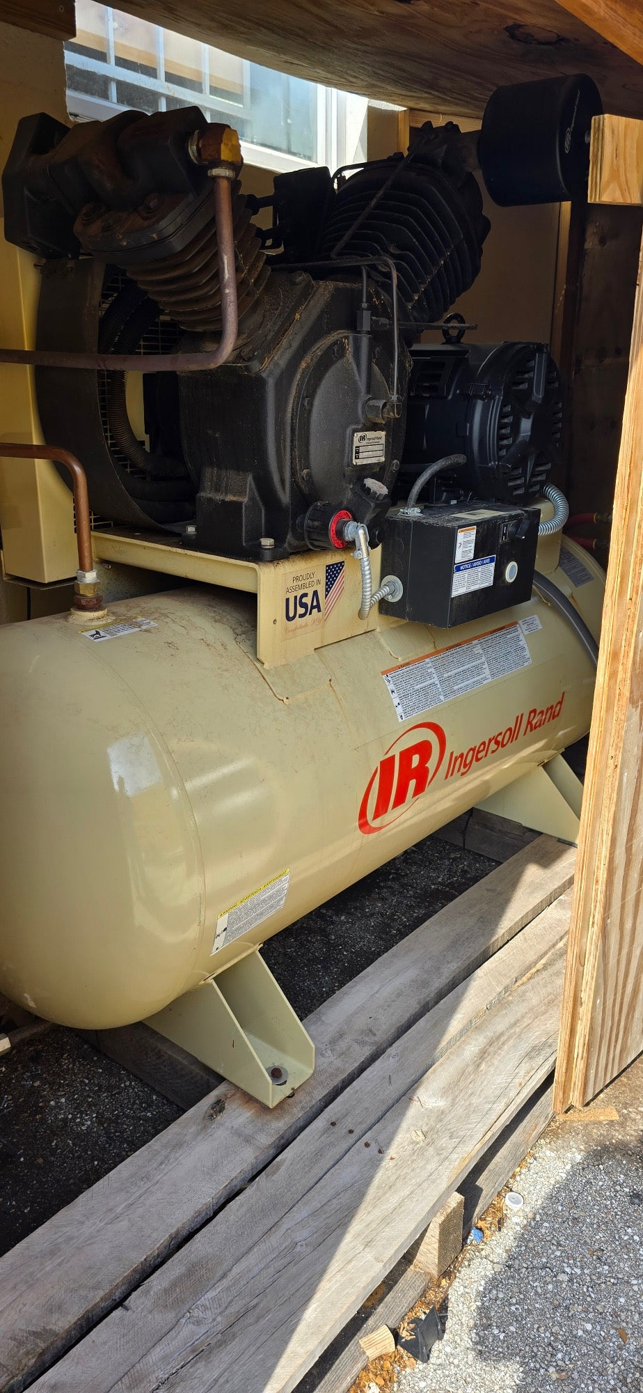 Ingersoll Rand 15 HP 2 Stage Horizontal 120 Gal 50 cfm 175 psi Electric Air Compressor  (2024) - Michigan