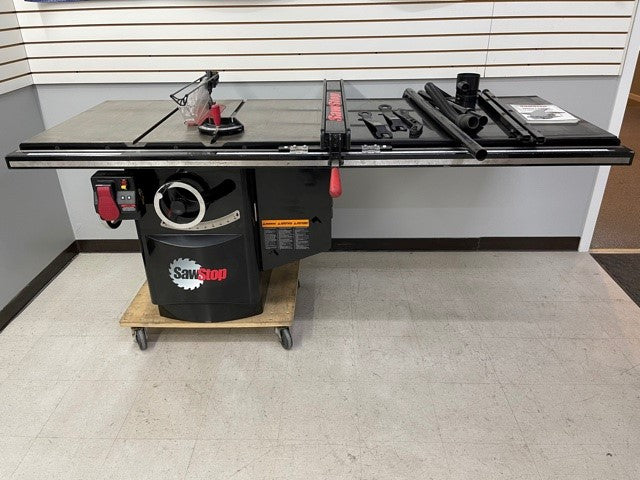 SawStop 10″ Industrial Cabinet Saw with 52″ T-Glide