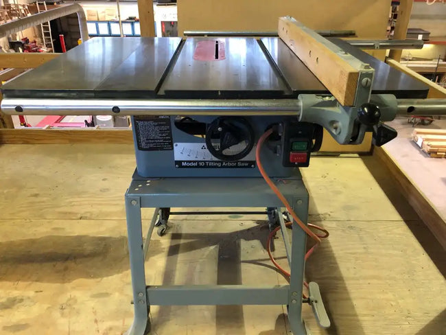 Delta Model 10 Tilting arbor saw 10″ table saw 1 Hp